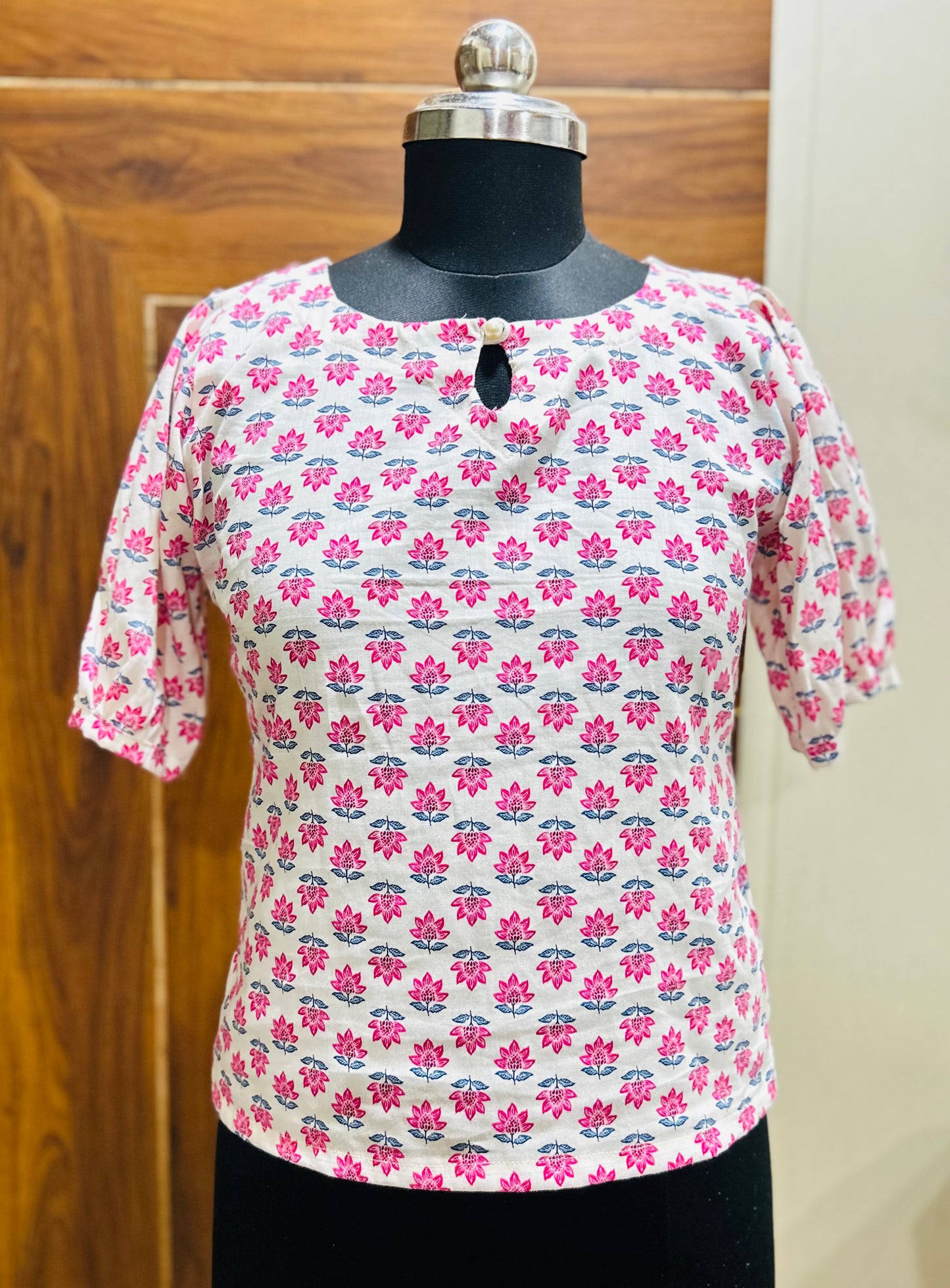 Kamalkari puffed sleeves crop top
