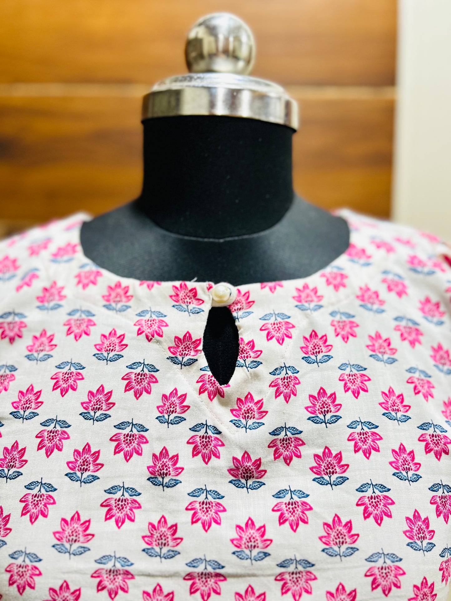 Kamalkari puffed sleeves crop top